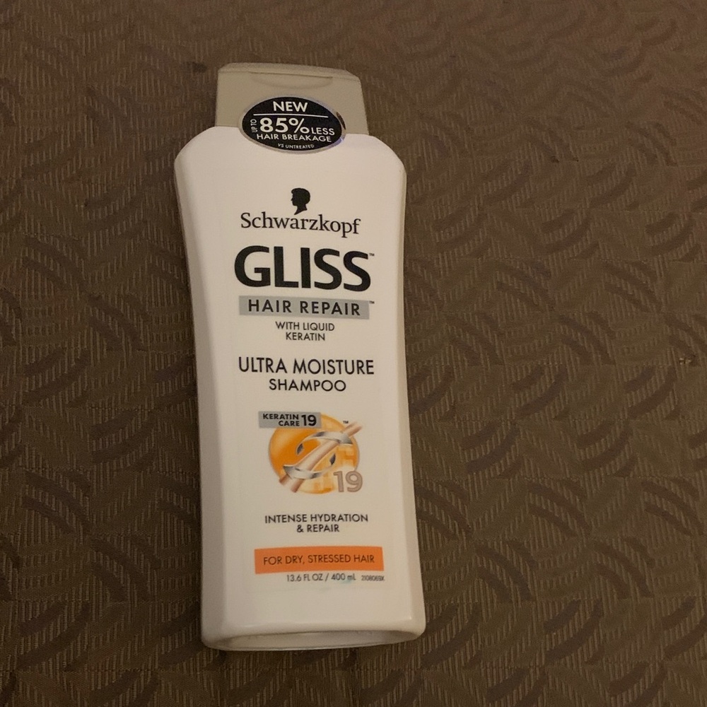 Schwarzkopf GLISS Hair Repair Shampoo - White Bottle